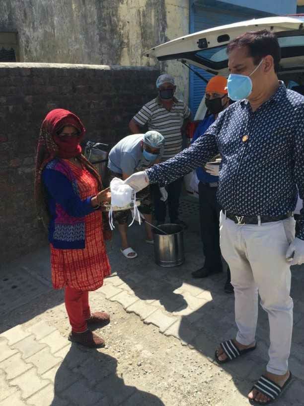 Lions Club distributes home made clothes masks to 200 needy